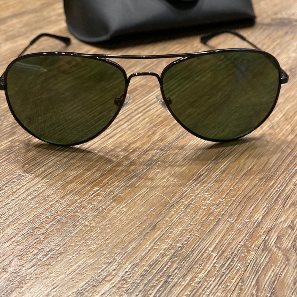 Shiny black Aviators Specs!